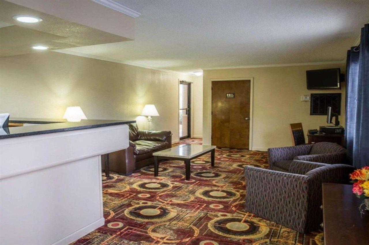 Rodeway Inn & Suites Plymouth Hwy 64 Luaran gambar