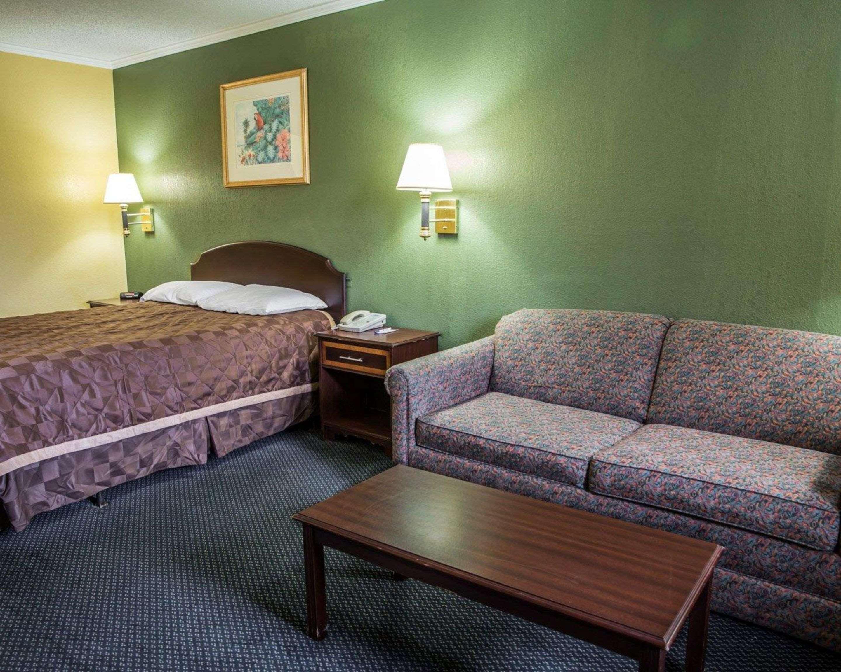 Rodeway Inn & Suites Plymouth Hwy 64 Luaran gambar