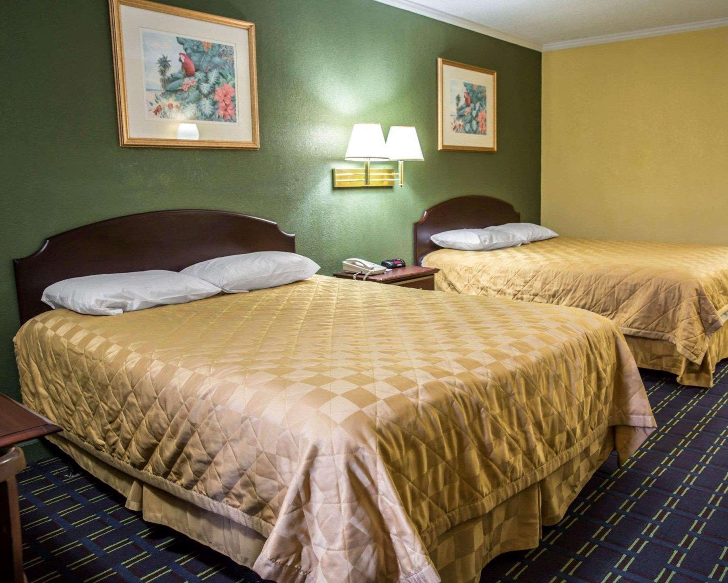 Rodeway Inn & Suites Plymouth Hwy 64 Luaran gambar