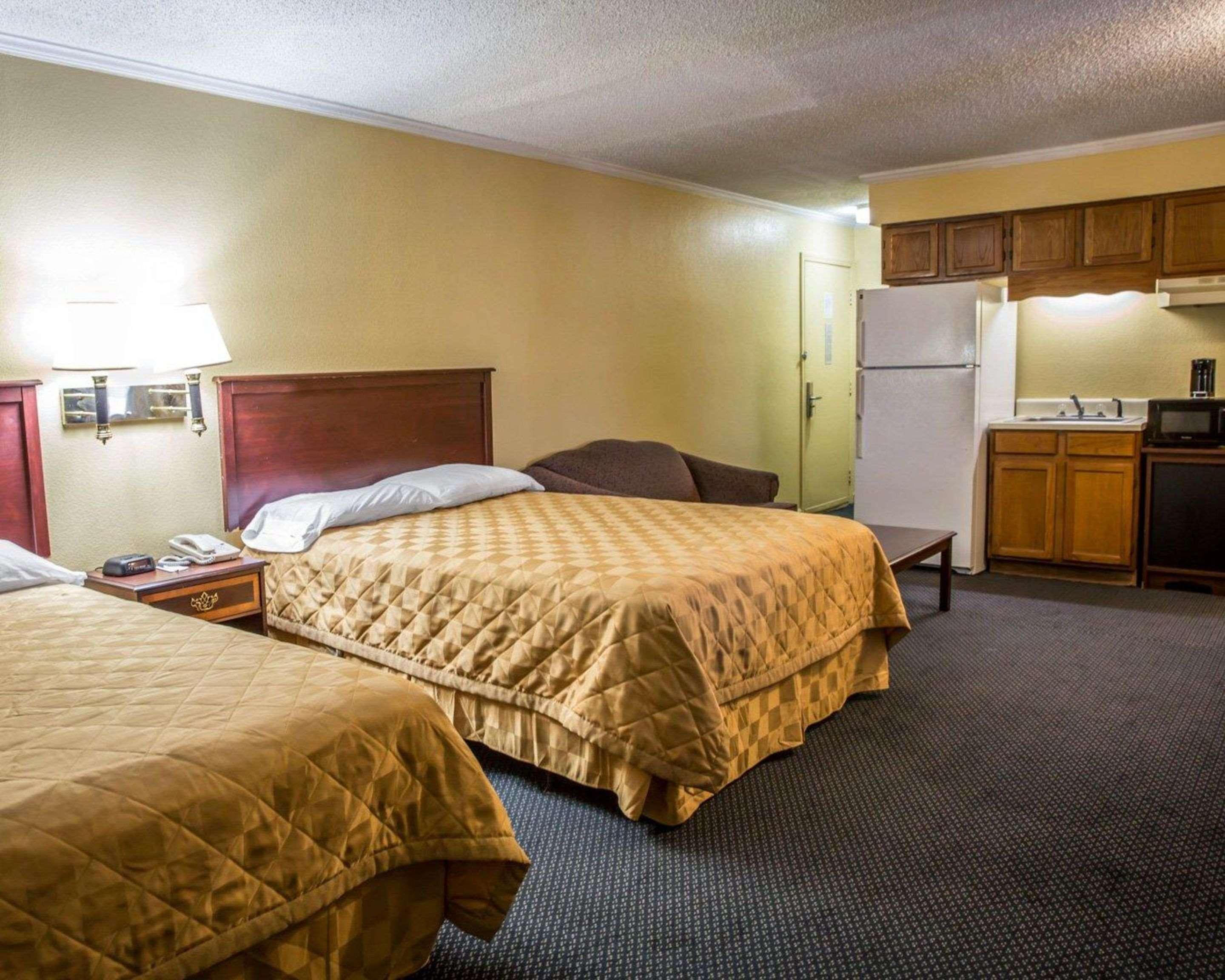 Rodeway Inn & Suites Plymouth Hwy 64 Luaran gambar