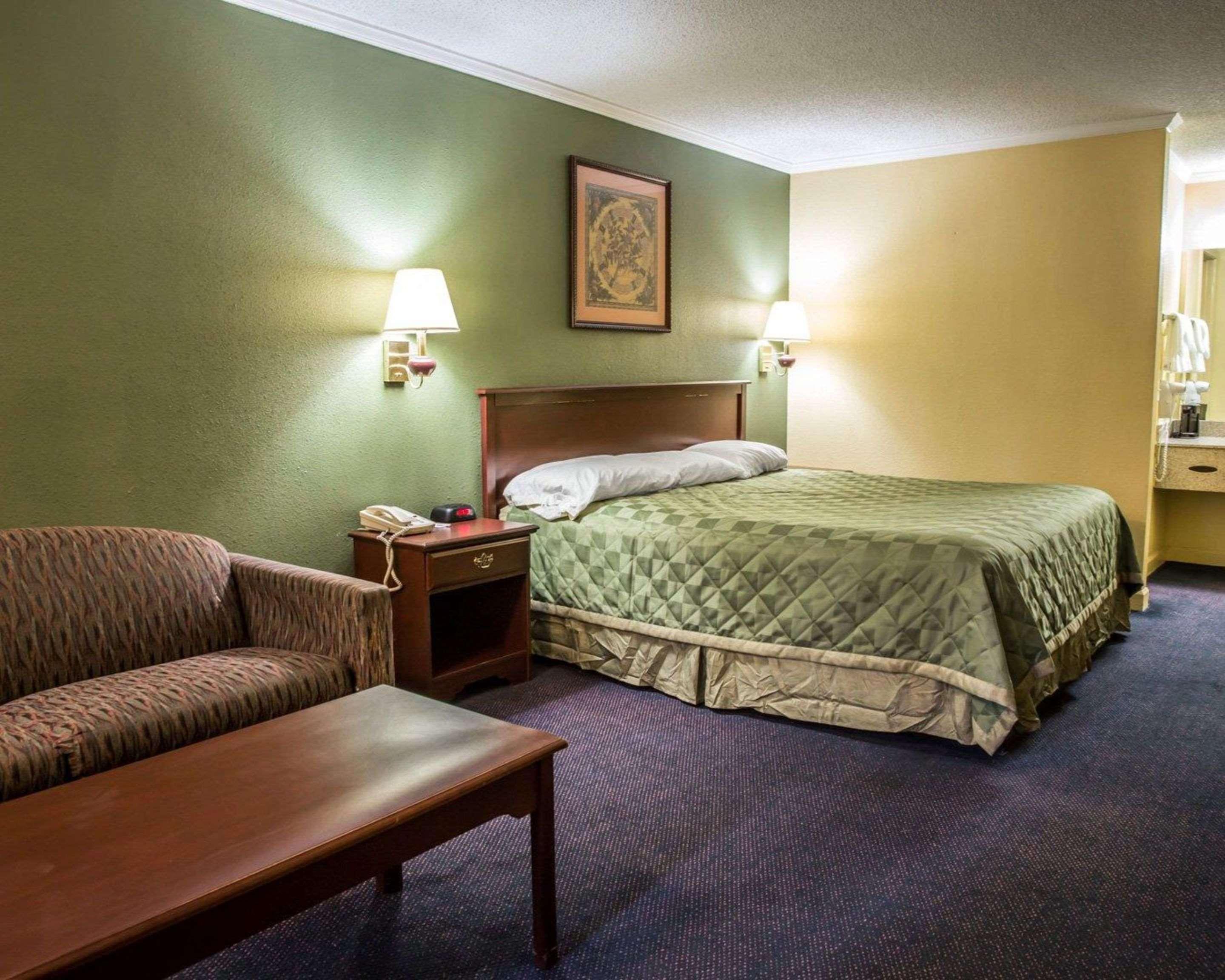 Rodeway Inn & Suites Plymouth Hwy 64 Luaran gambar