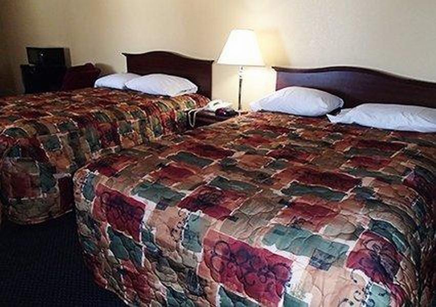 Rodeway Inn & Suites Plymouth Hwy 64 Luaran gambar