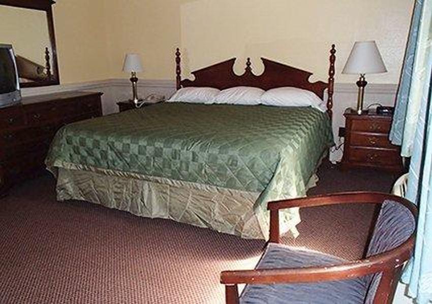 Rodeway Inn & Suites Plymouth Hwy 64 Luaran gambar
