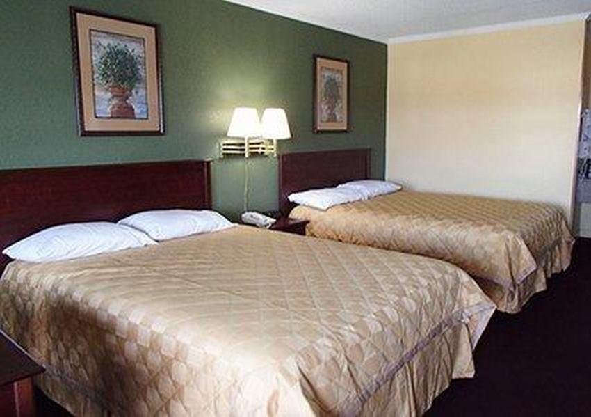 Rodeway Inn & Suites Plymouth Hwy 64 Luaran gambar