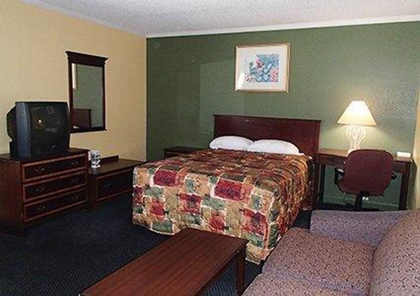 Rodeway Inn & Suites Plymouth Hwy 64 Luaran gambar