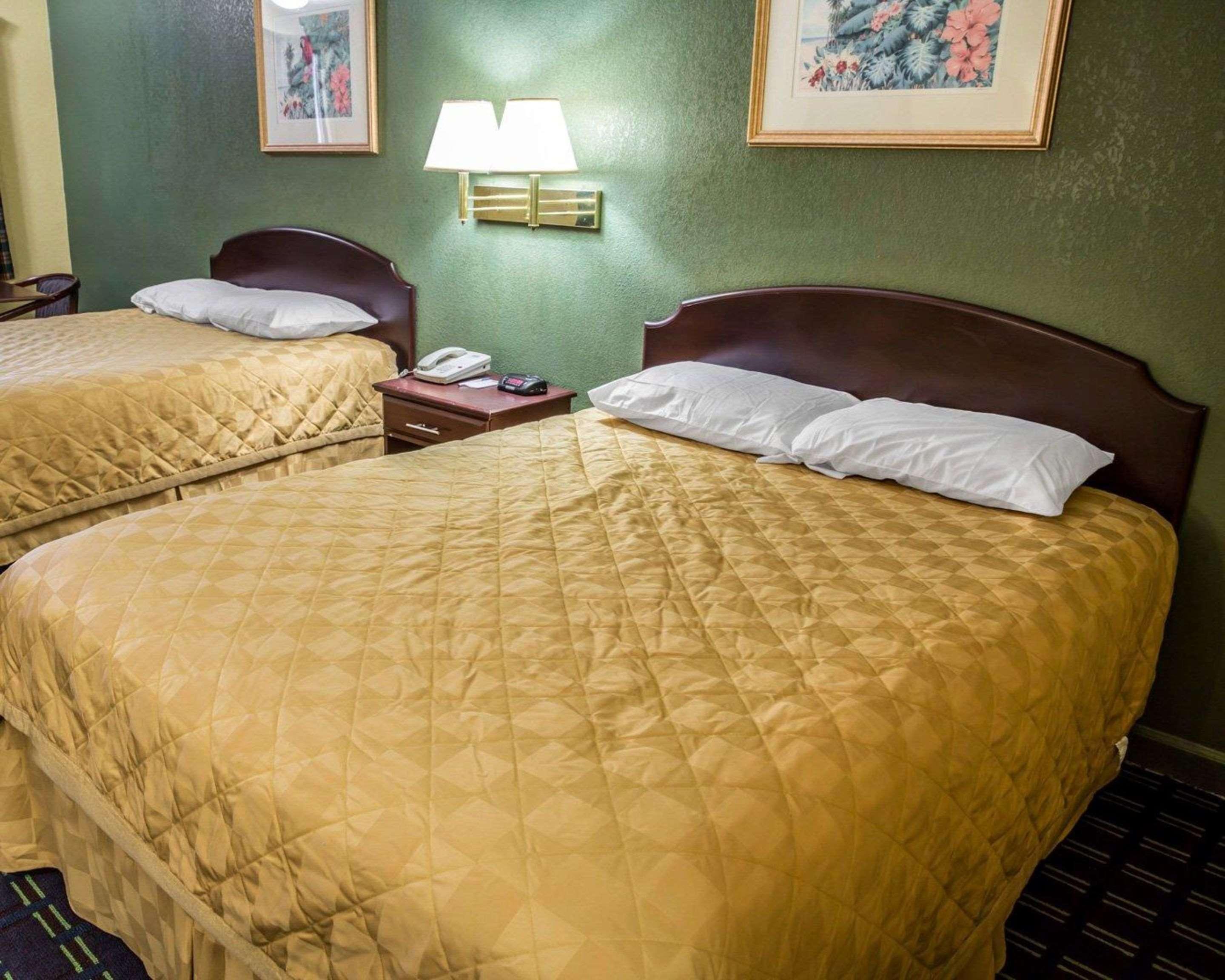 Rodeway Inn & Suites Plymouth Hwy 64 Luaran gambar
