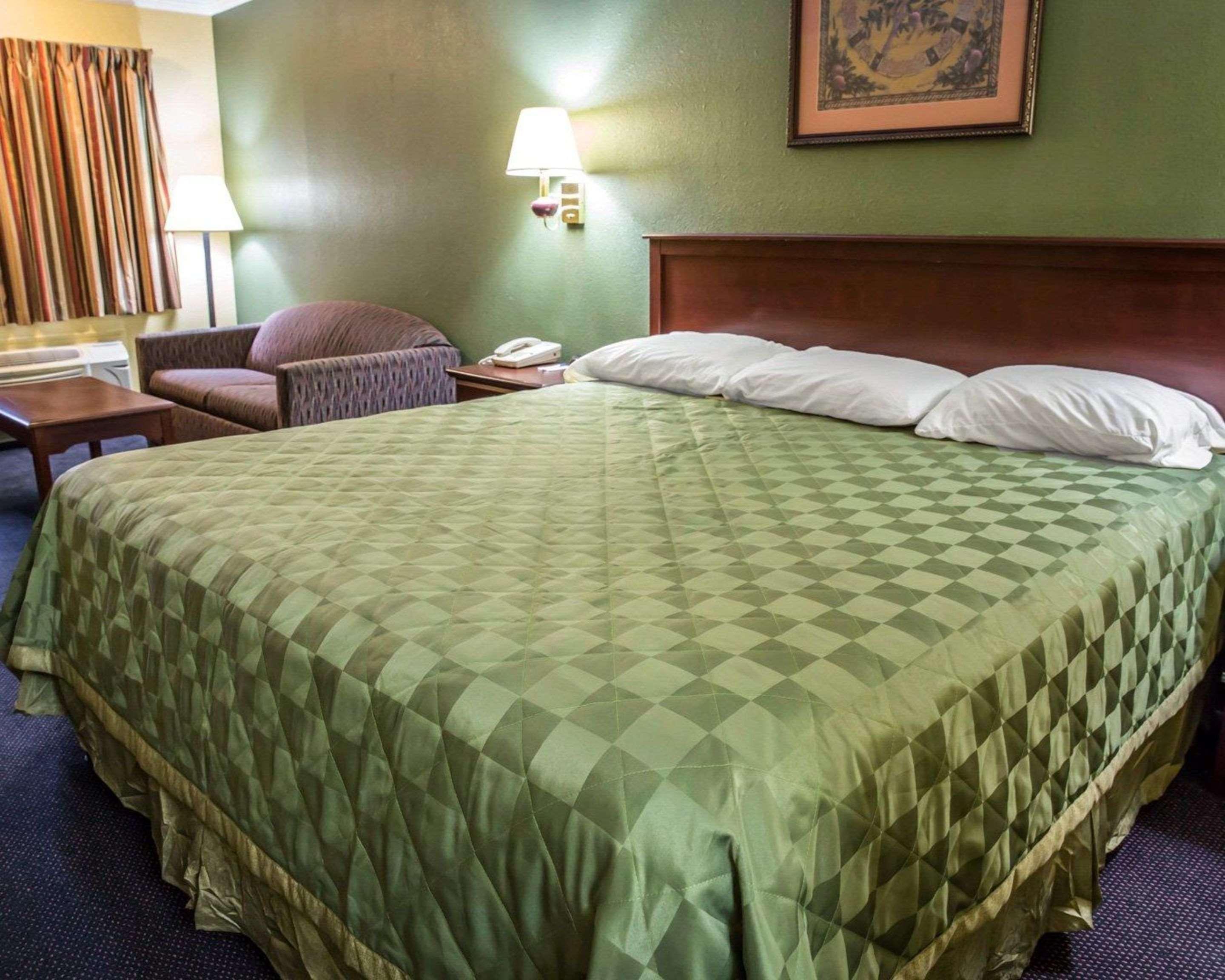 Rodeway Inn & Suites Plymouth Hwy 64 Luaran gambar