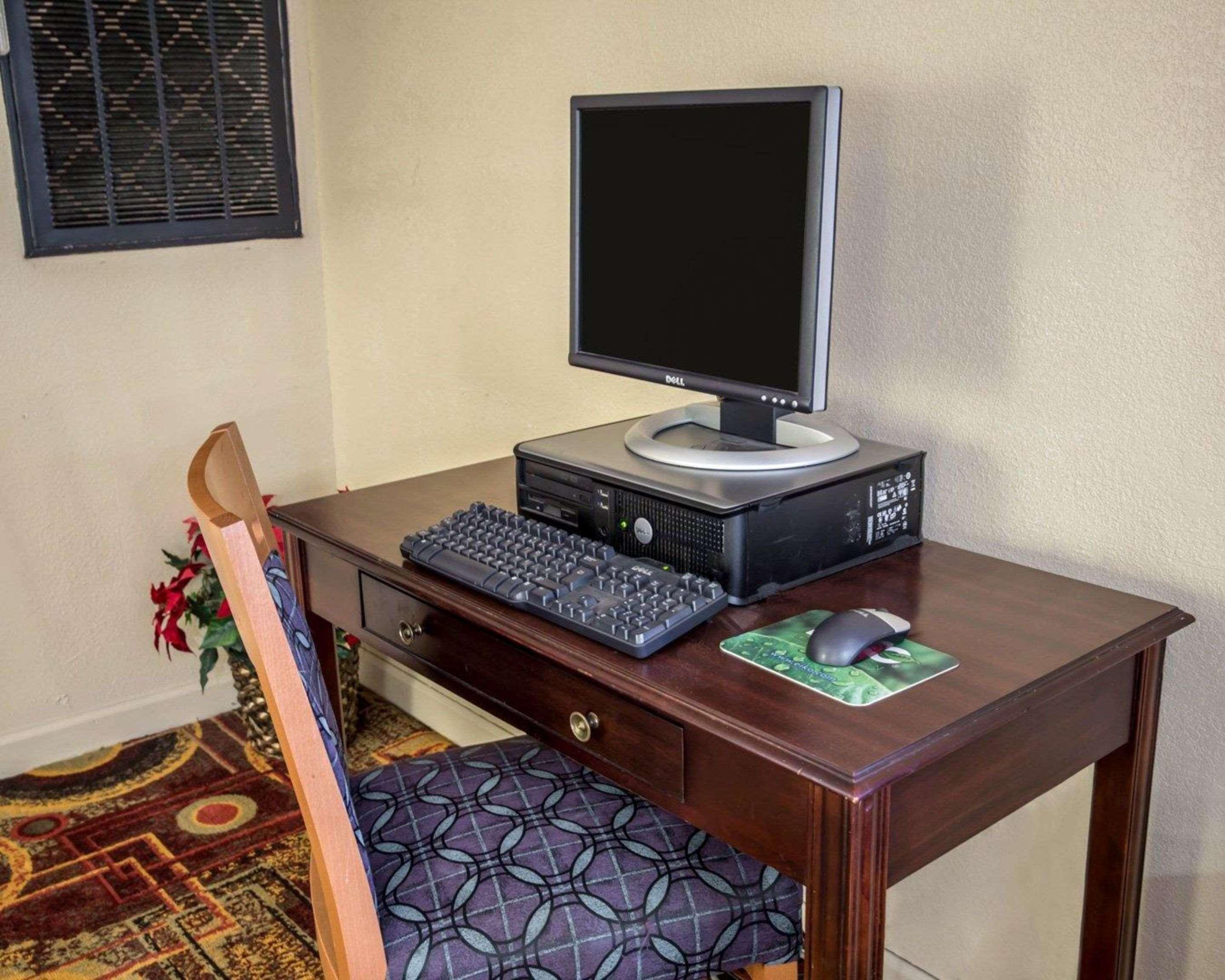 Rodeway Inn & Suites Plymouth Hwy 64 Luaran gambar