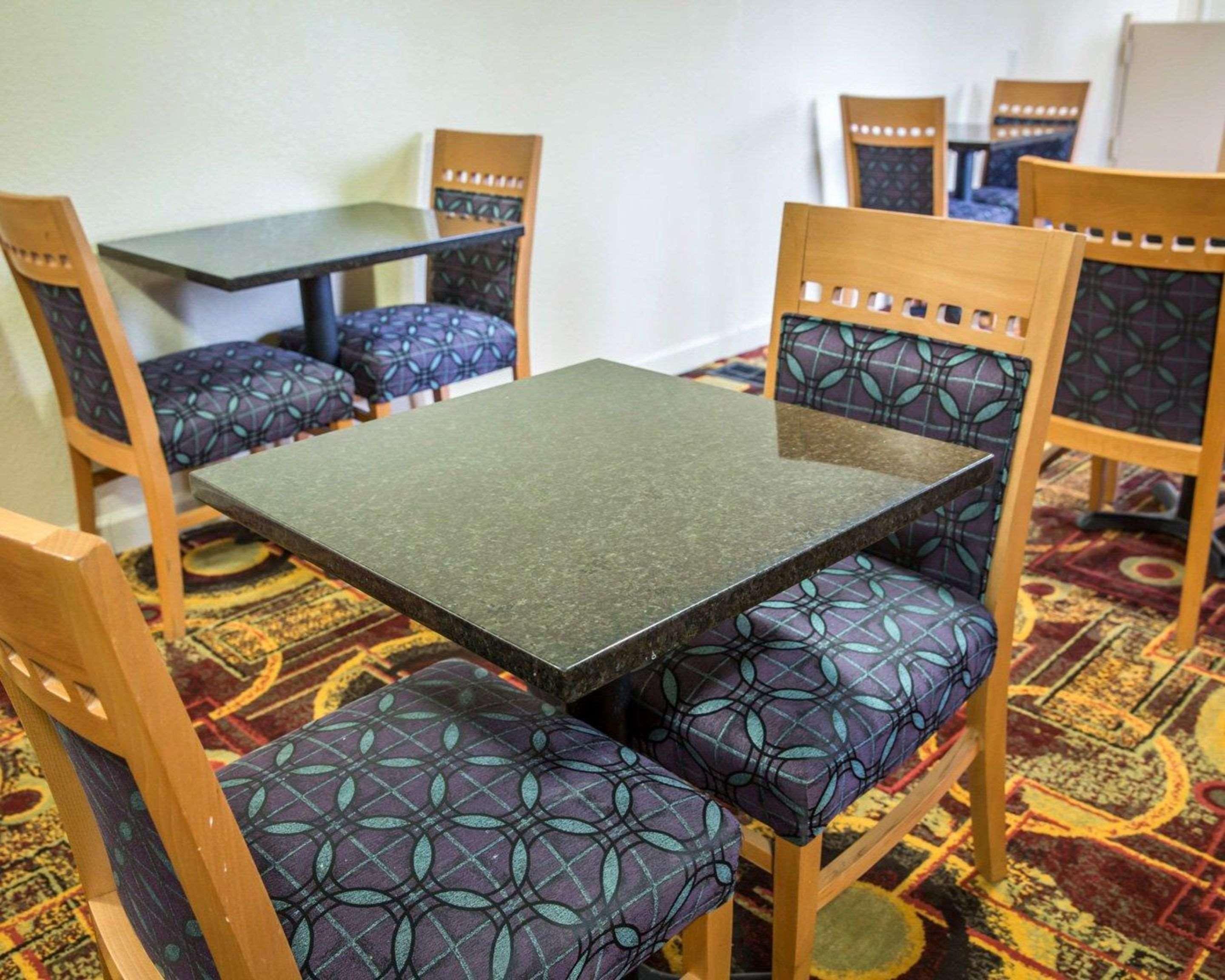 Rodeway Inn & Suites Plymouth Hwy 64 Luaran gambar