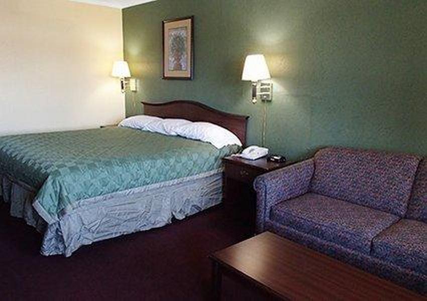 Rodeway Inn & Suites Plymouth Hwy 64 Luaran gambar