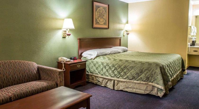 Rodeway Inn & Suites Plymouth Hwy 64 Luaran gambar