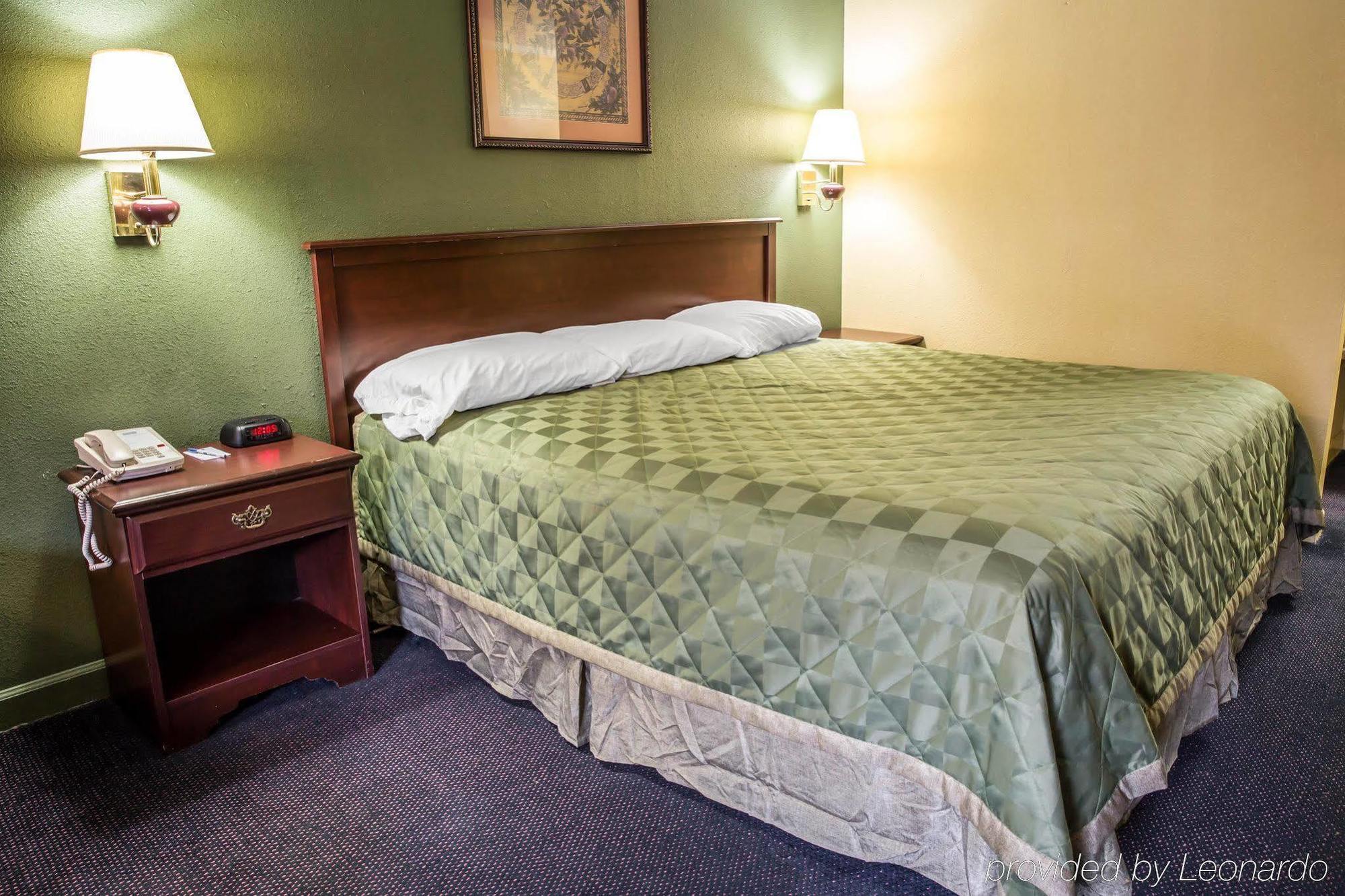 Rodeway Inn & Suites Plymouth Hwy 64 Luaran gambar
