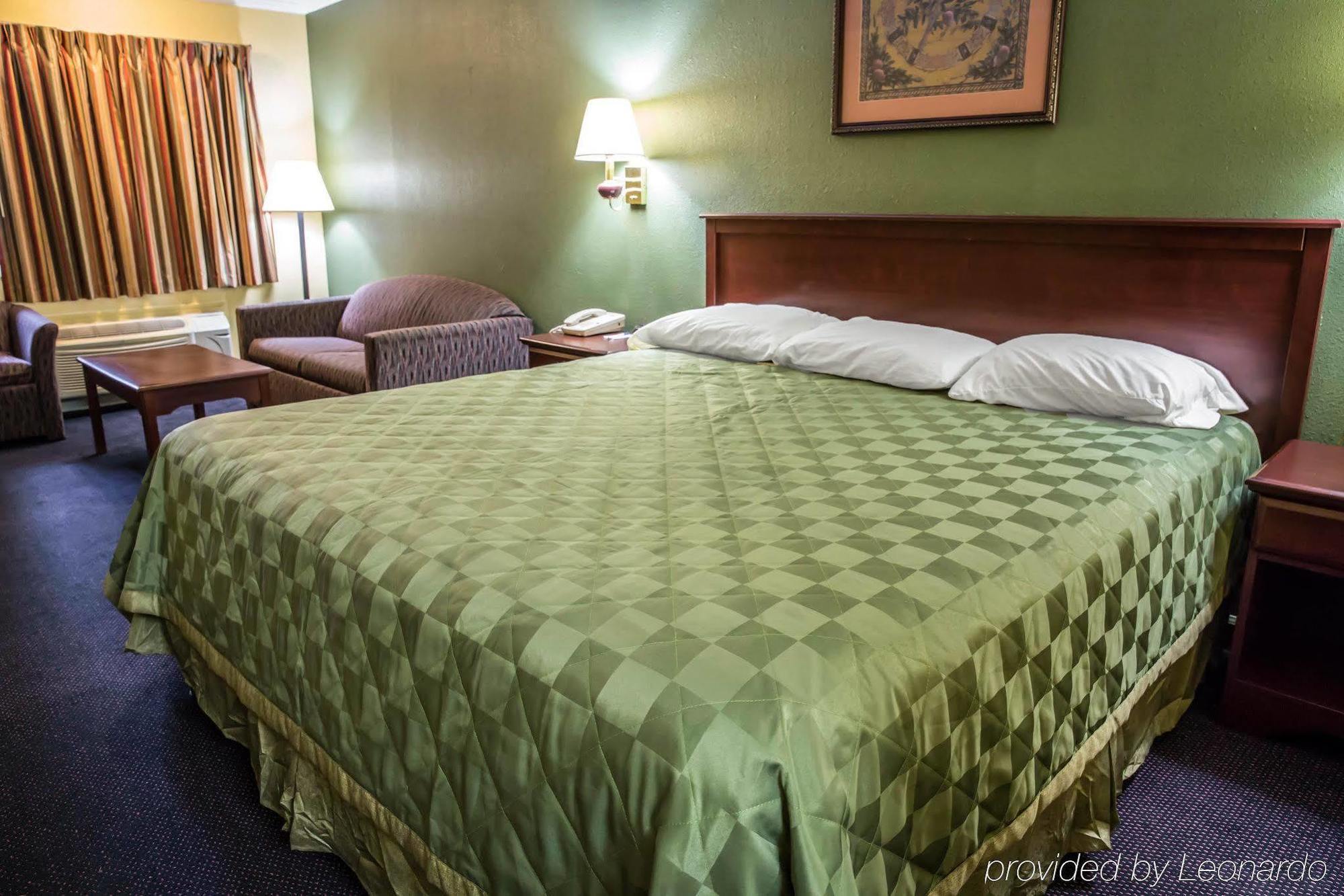 Rodeway Inn & Suites Plymouth Hwy 64 Luaran gambar