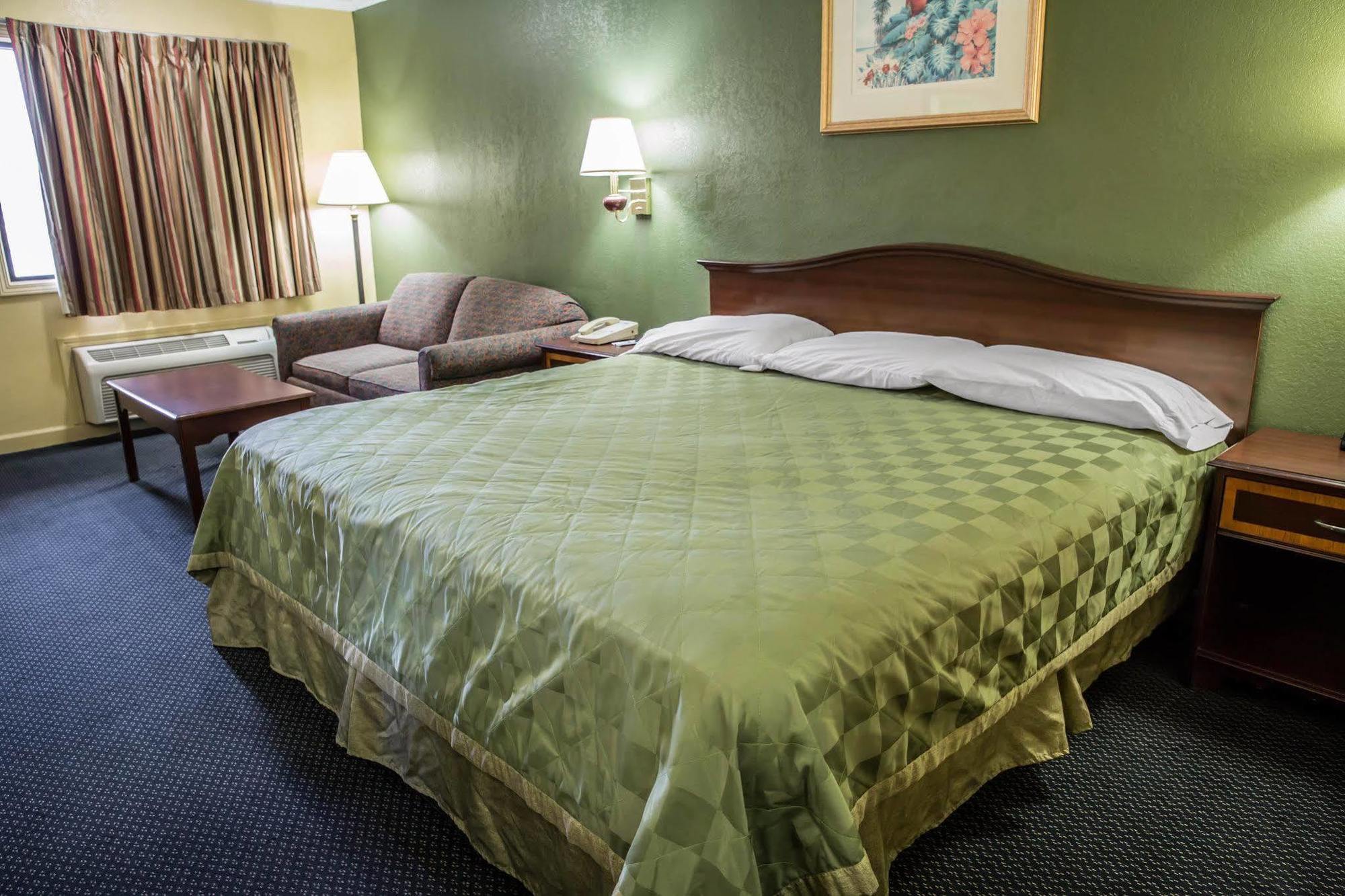 Rodeway Inn & Suites Plymouth Hwy 64 Luaran gambar