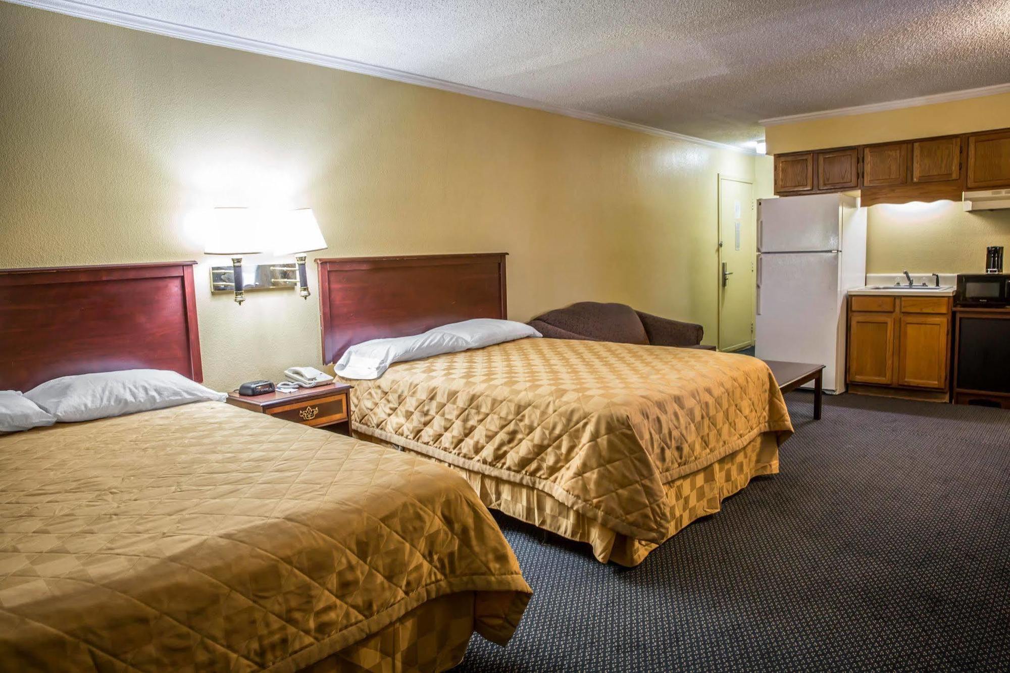 Rodeway Inn & Suites Plymouth Hwy 64 Luaran gambar